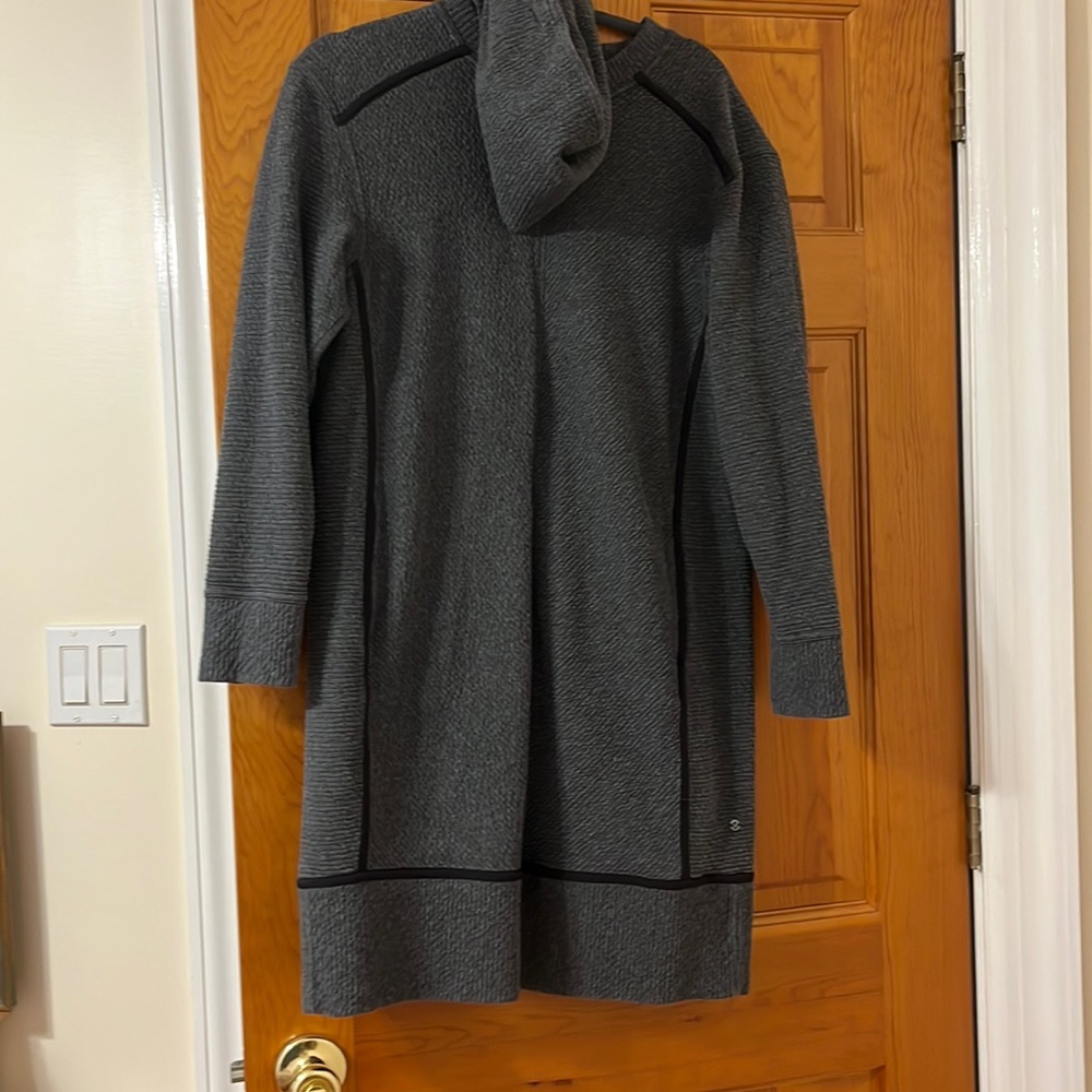 Lululemon gray dress size 10 with detachable scarf